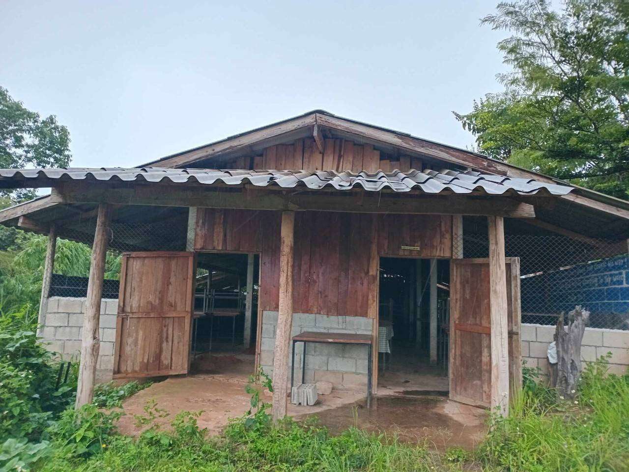 The facade of the old vocational training building is dilapidated.