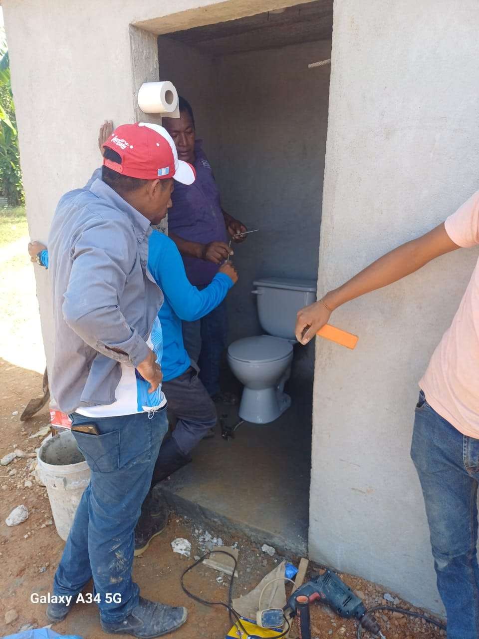 Drinking water system in the Los Niño de Cristo child development center, in process.