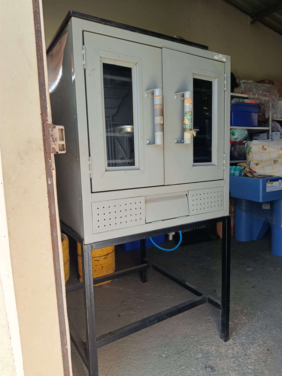 Oven for making products