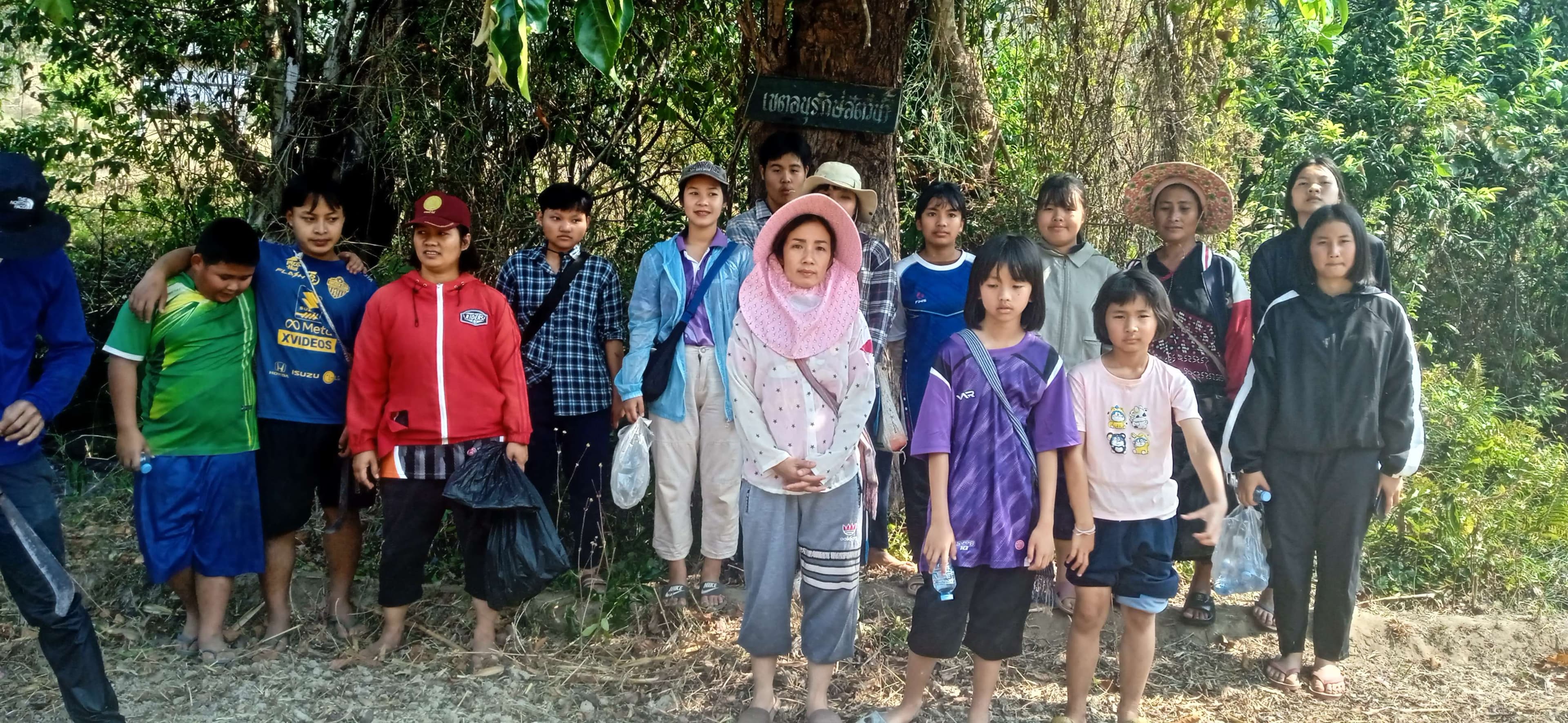 Church youth explor aquatic life and its breeding grounds.