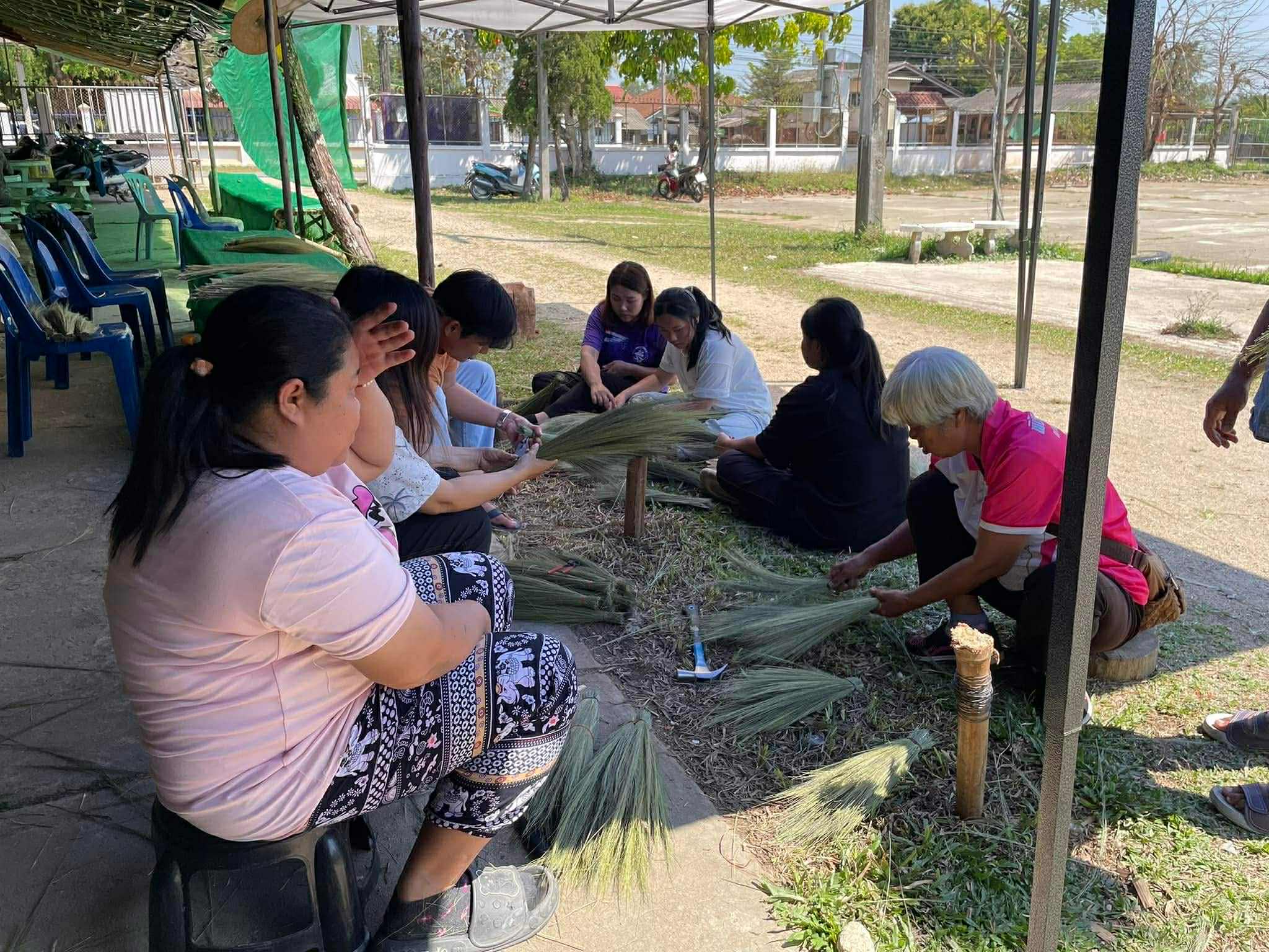 Crafting Connection: Wire binding brings together the broom grass, showcasing teamwork and skill in every weave