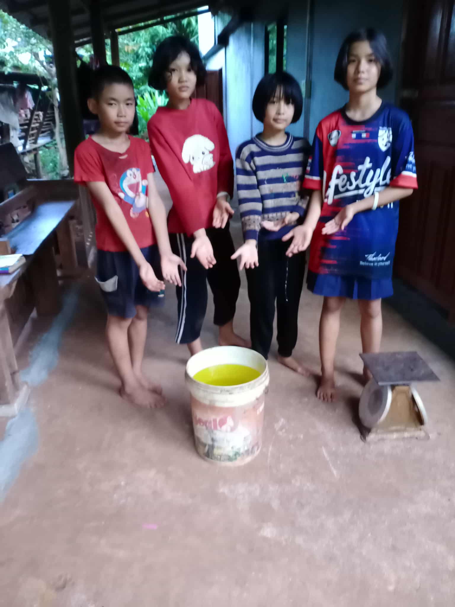 The dishwashing liquid that the little ones have finished using will be set aside.