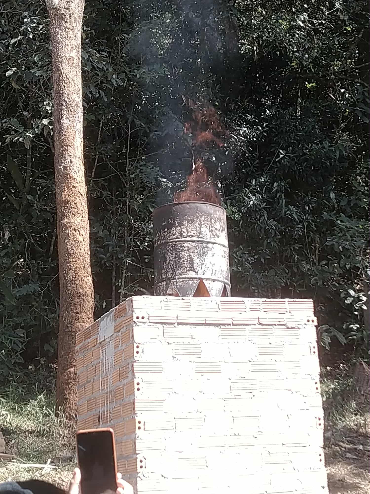 Smokeless incinerator reduces air pollution