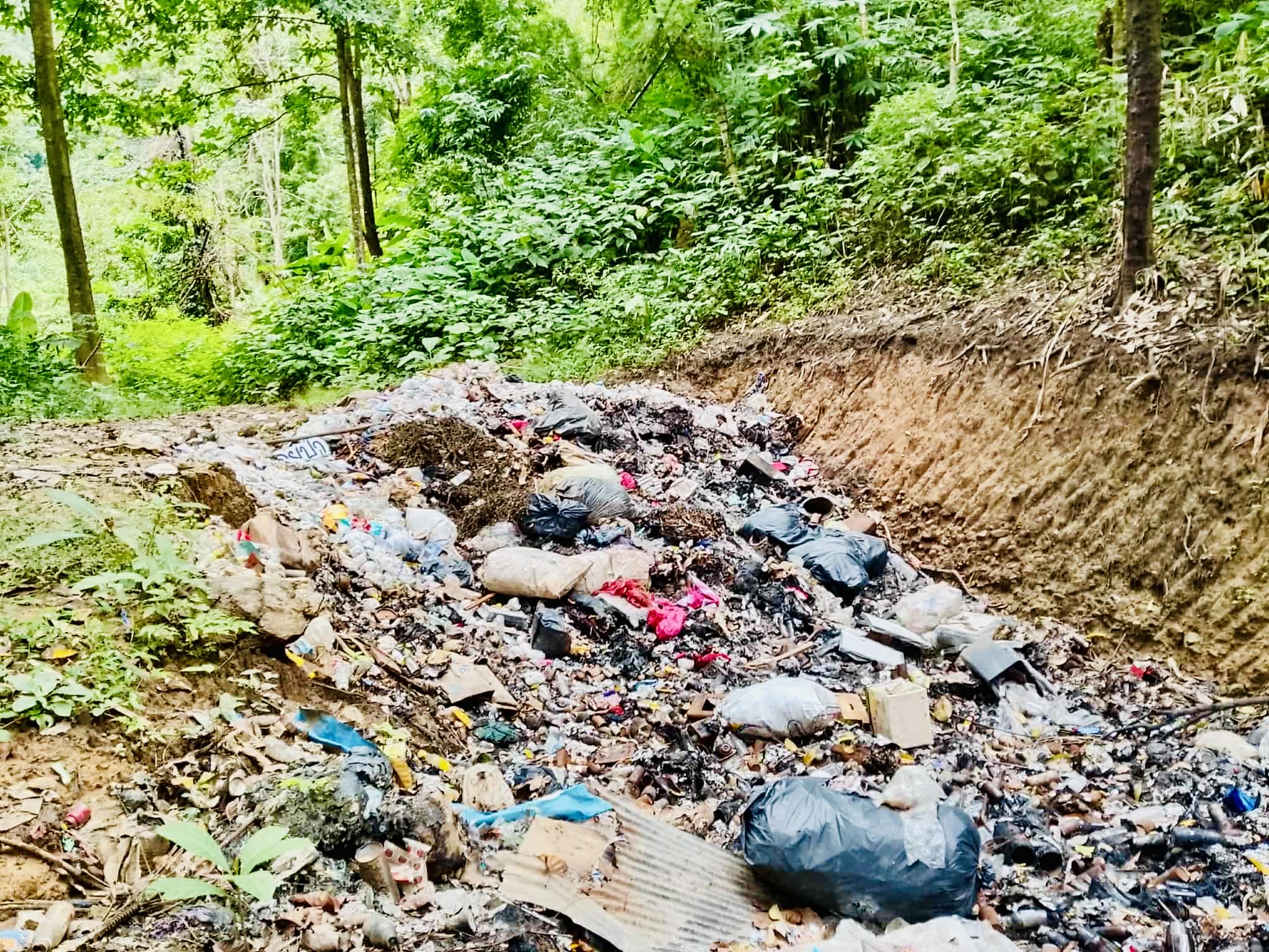 The solution does not solve the problem, causing the pit to be full of garbage.