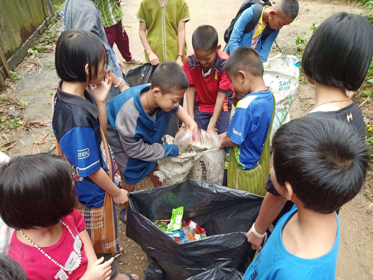 Collect garbage in the village