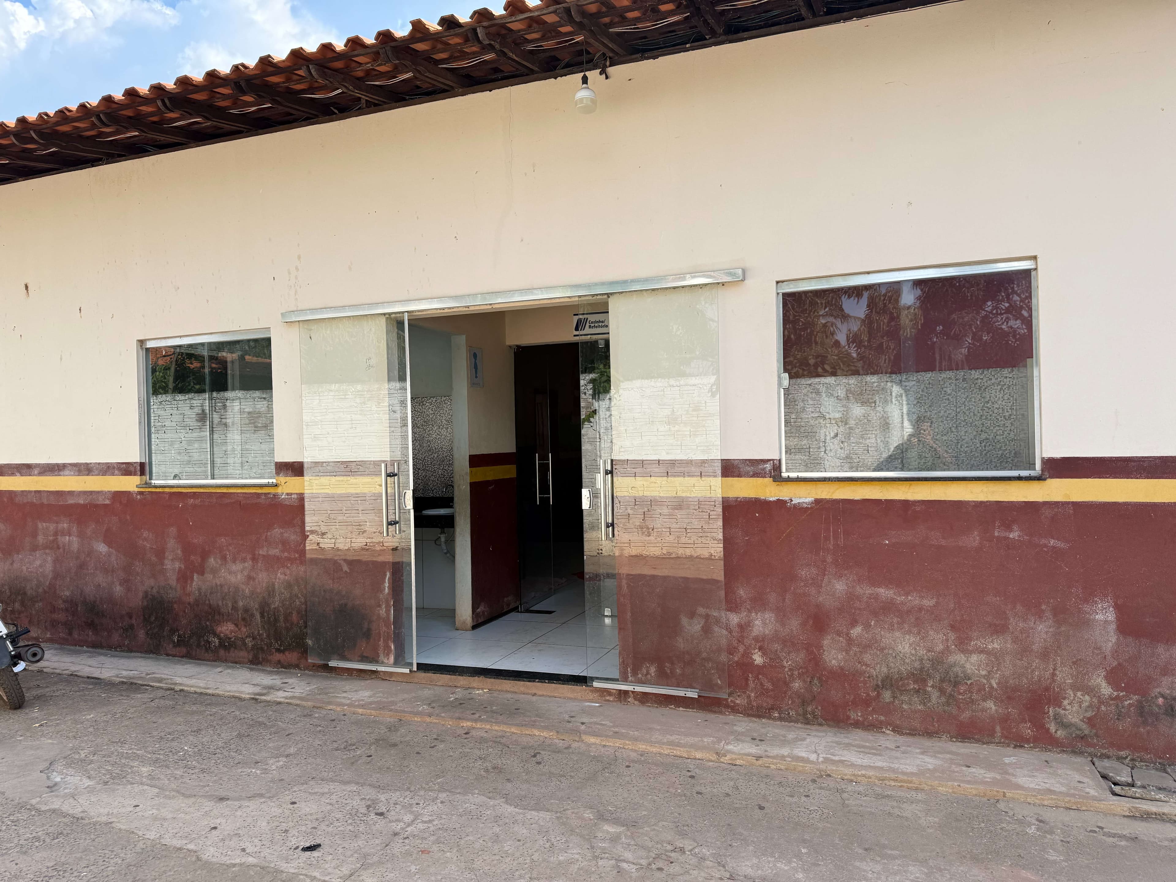 Facade of the cafeteria and restrooms