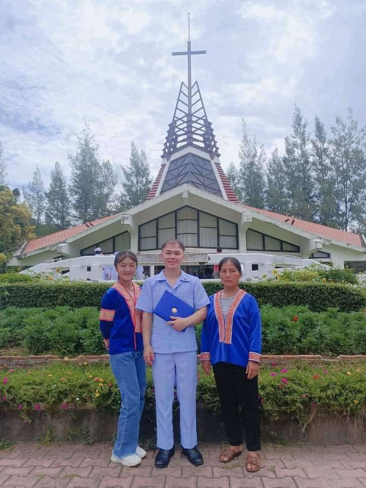 Single mothers receive care and support to send their children to school.