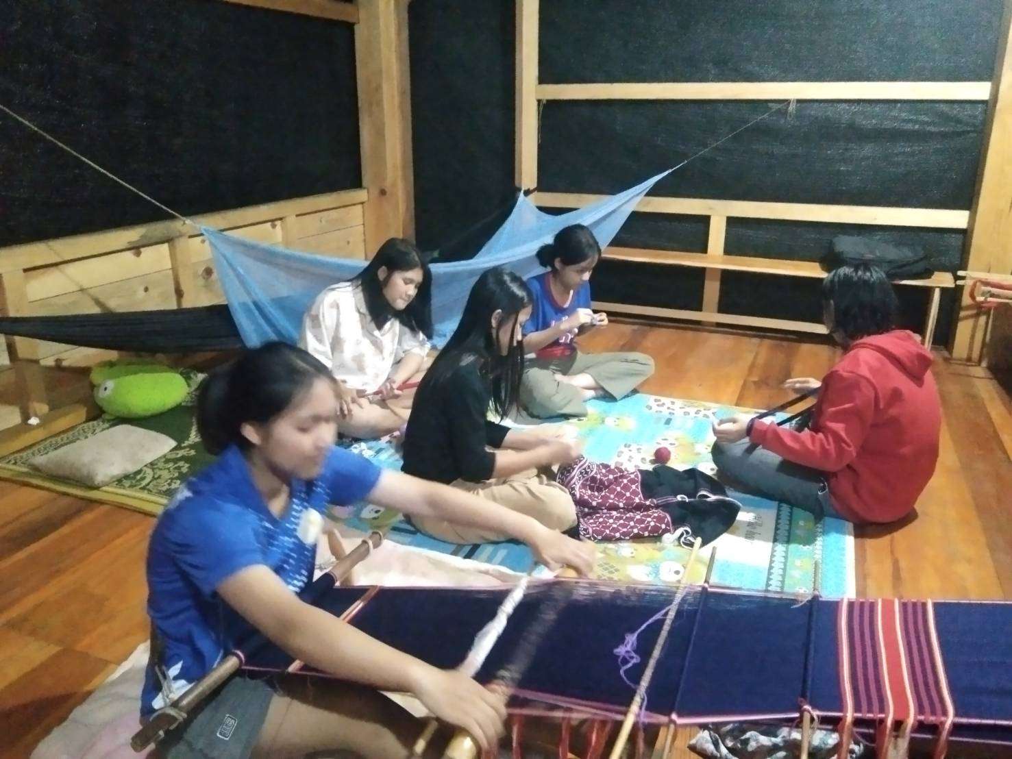 Woven women's shirts for housewife shirts