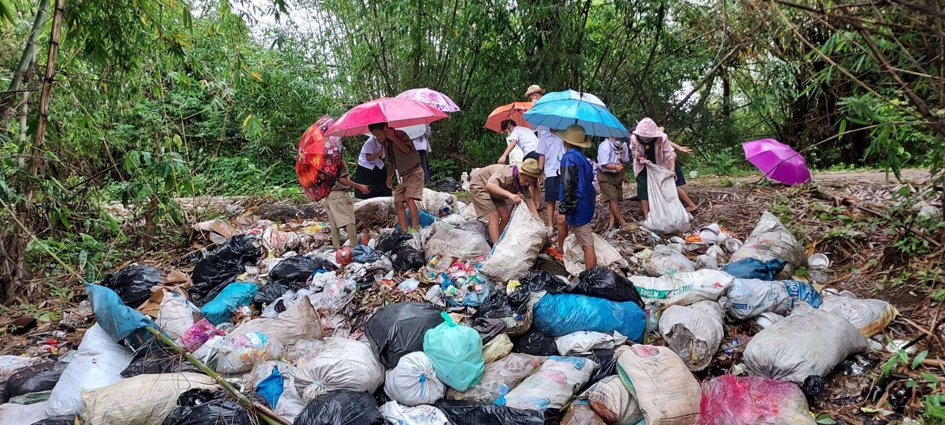 The children went out into the community to collect and sort trash, contributing to a cleaner and healthier environment.