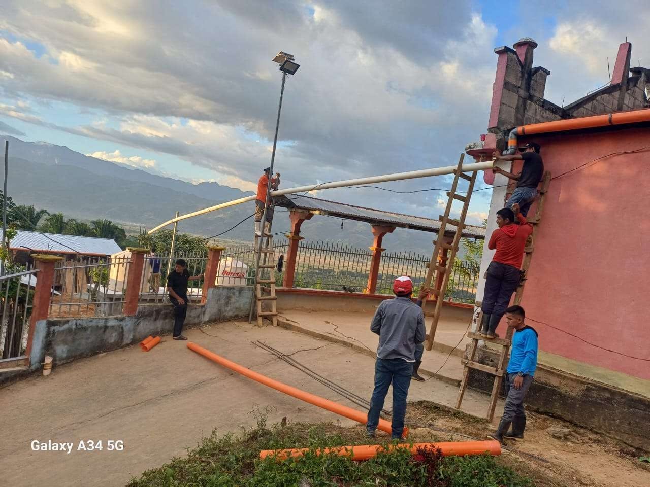 Drinking water system in the Los Niño de Cristo child development center, in process.