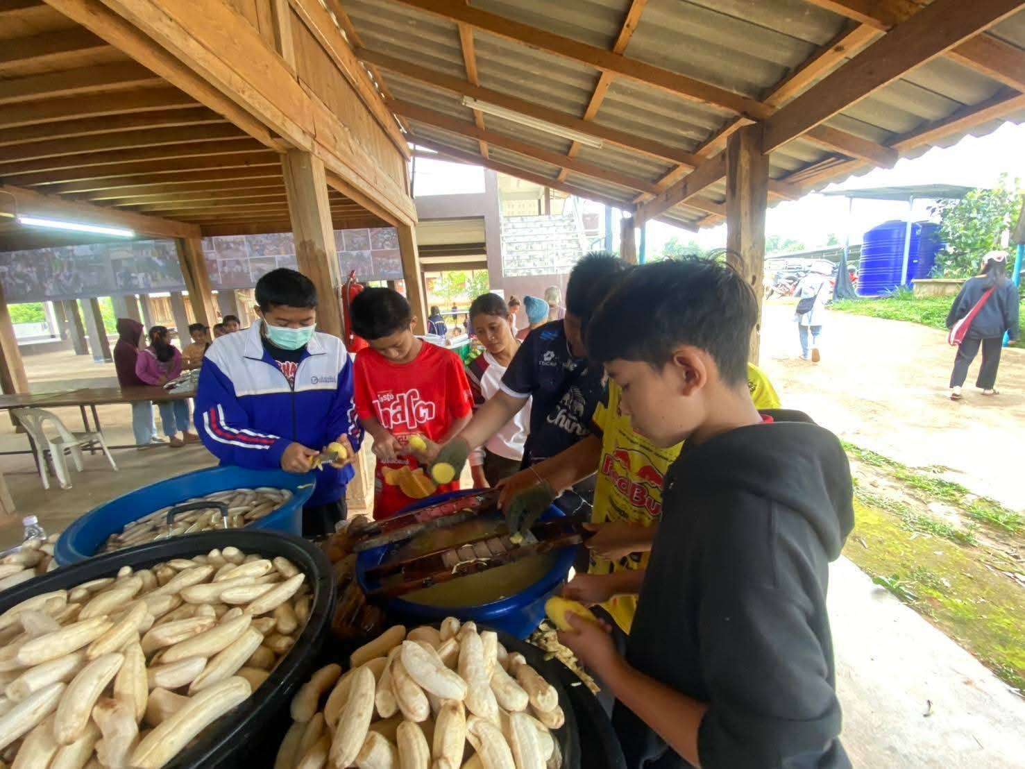 The children learned how to make banana chips.