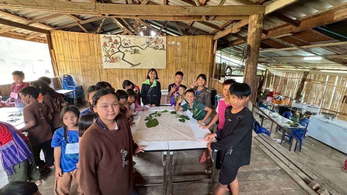 Children engaged in activities in areas that are not suitable for recreation, underscoring the need for a proper, safe space to support their development and enjoyment.