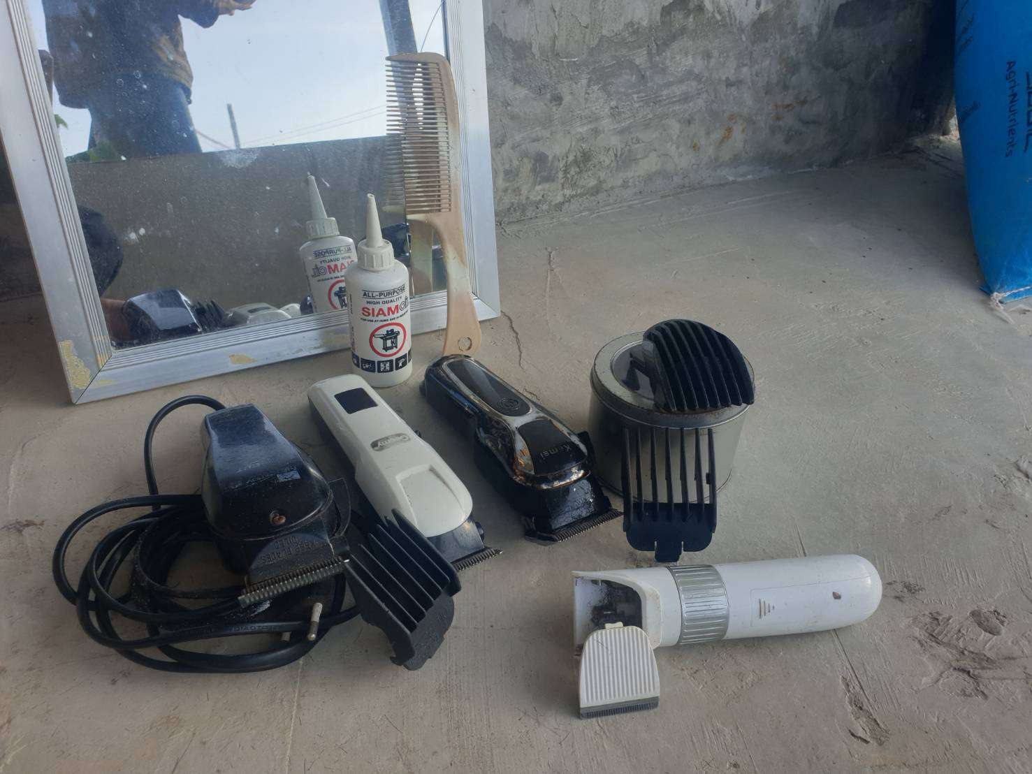 Haircutting equipment for which support is requested.