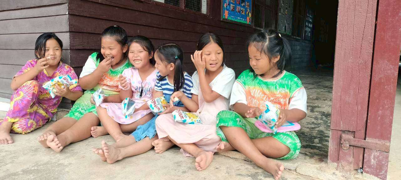 Enjoy a snack with friends and share the joy.