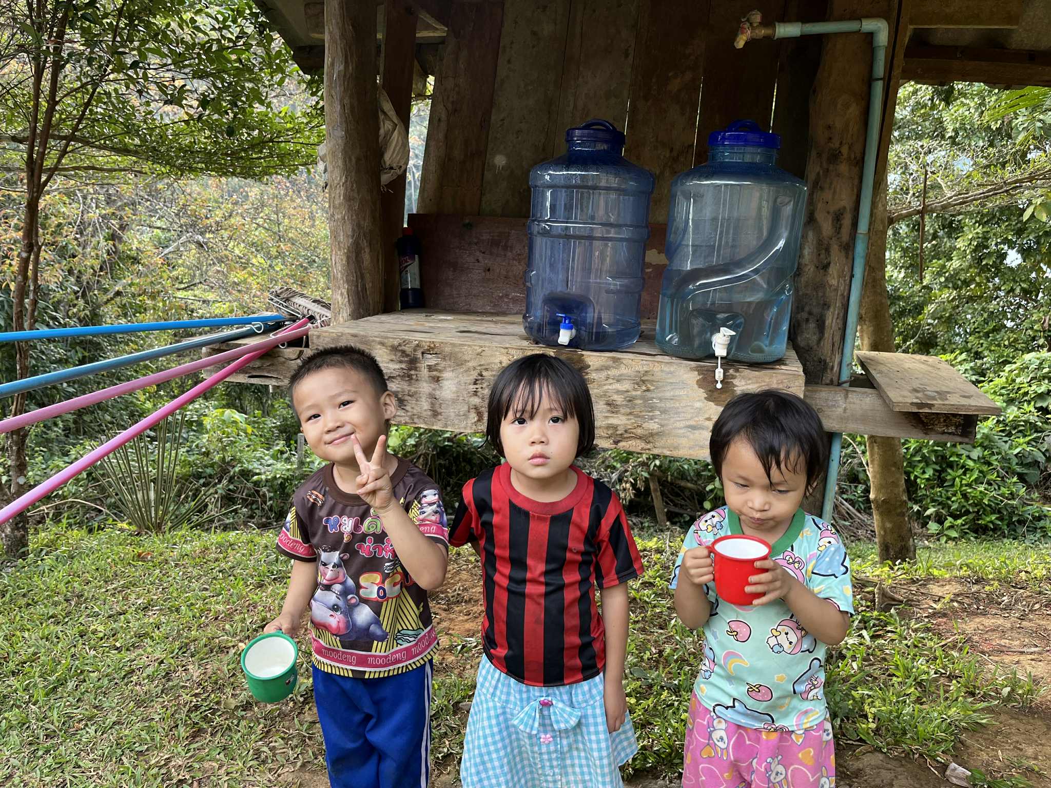 The children came to collect drinking water