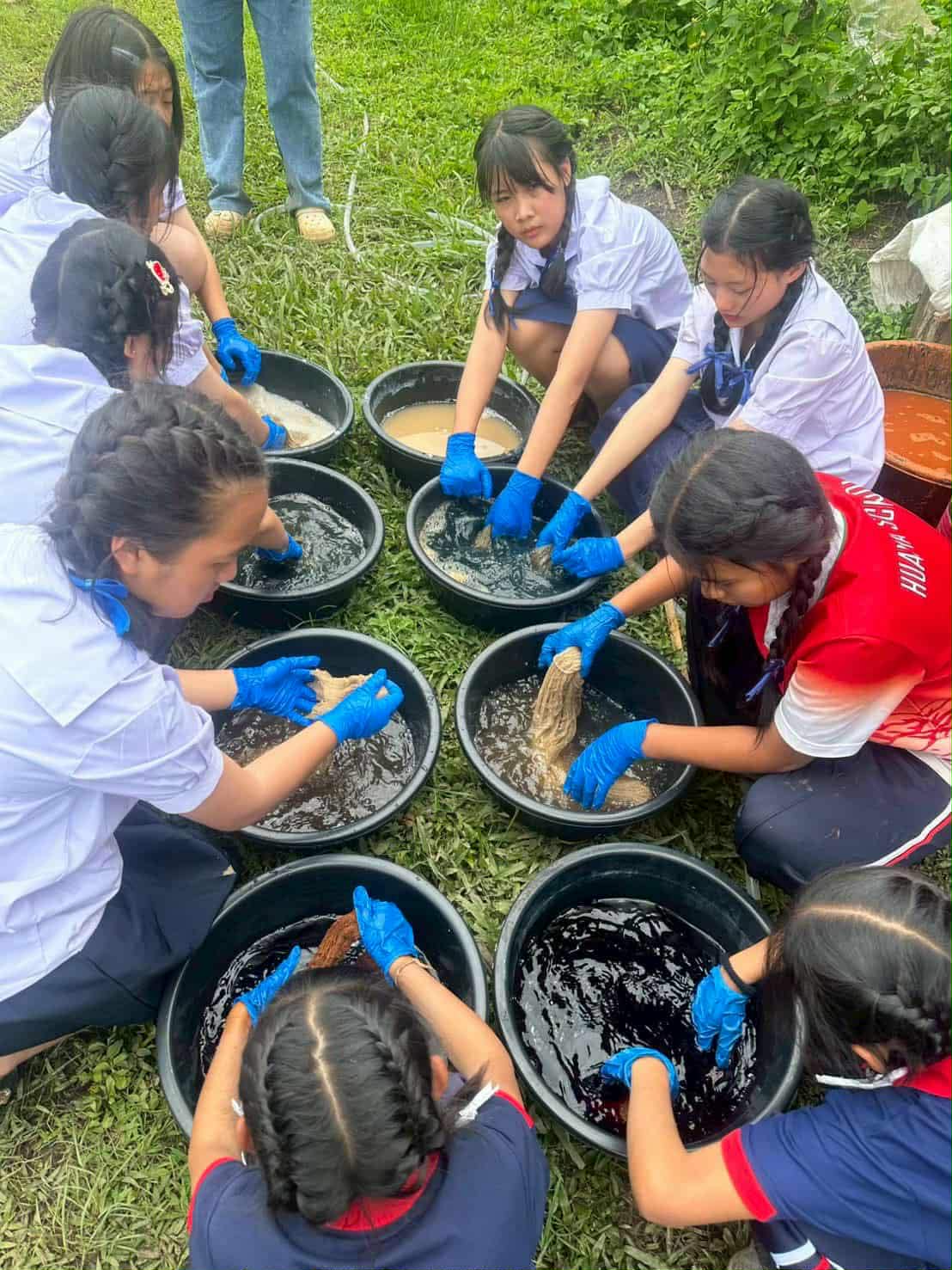 Prepare the natural dyeing equipment.