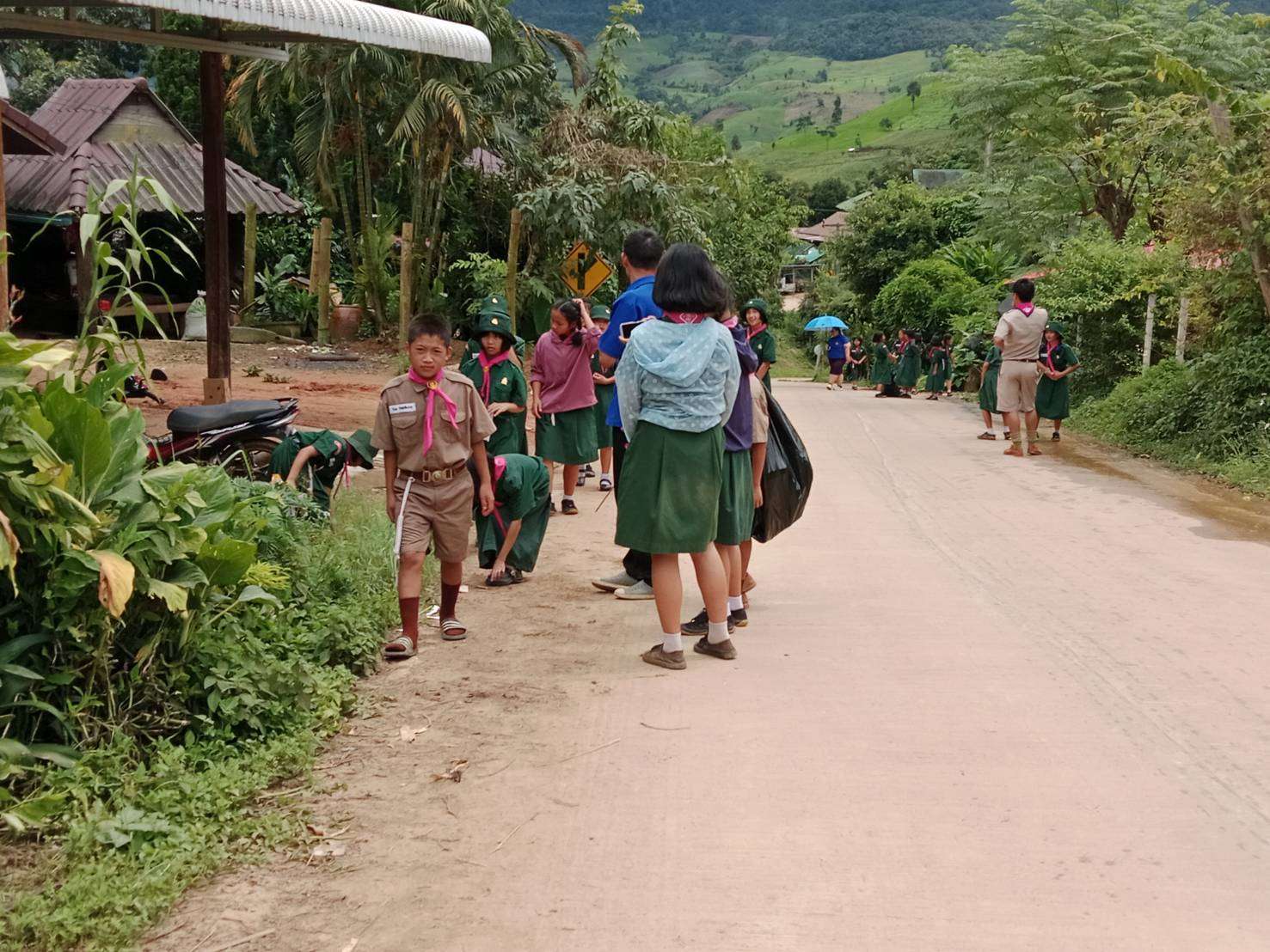 Empowering future leaders: Children are out on the streets collecting garbage, fostering community pride and a cleaner environment!