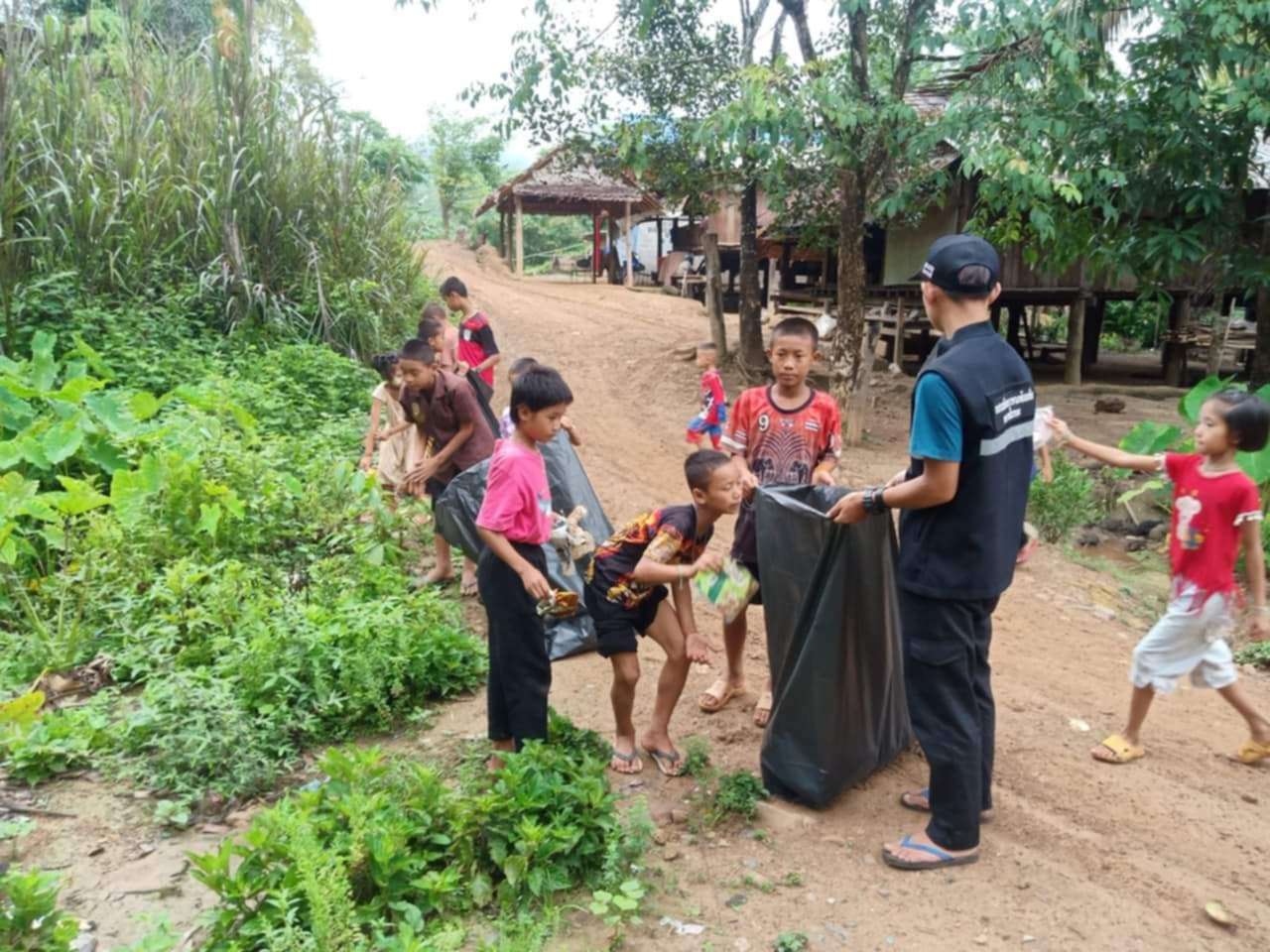 Hope for a cleaner tomorrow: Children come together to collect garbage in the village, leading the way for a sustainable future!
