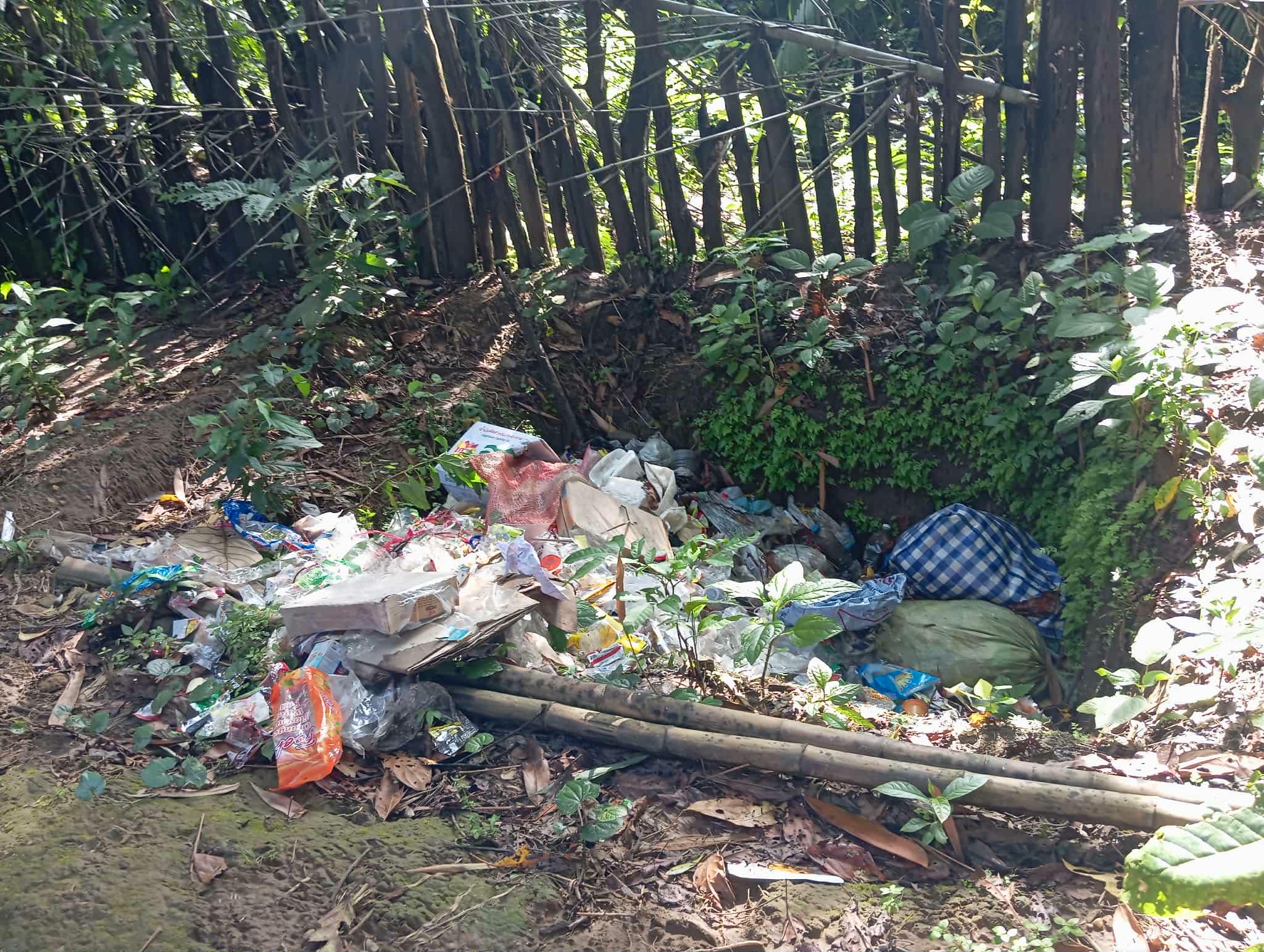 Disorganized littering in the community.