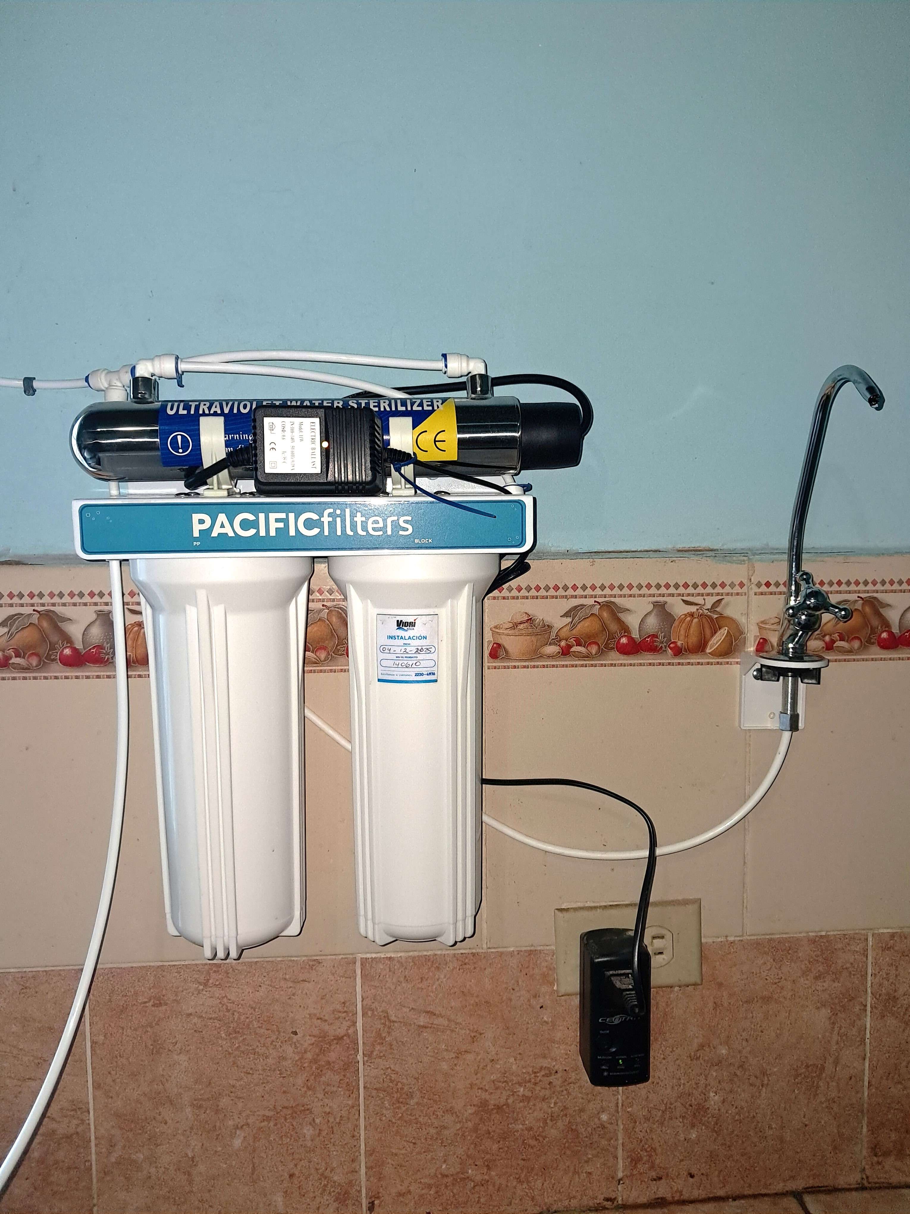 Water filter plus a tap for filling bottles