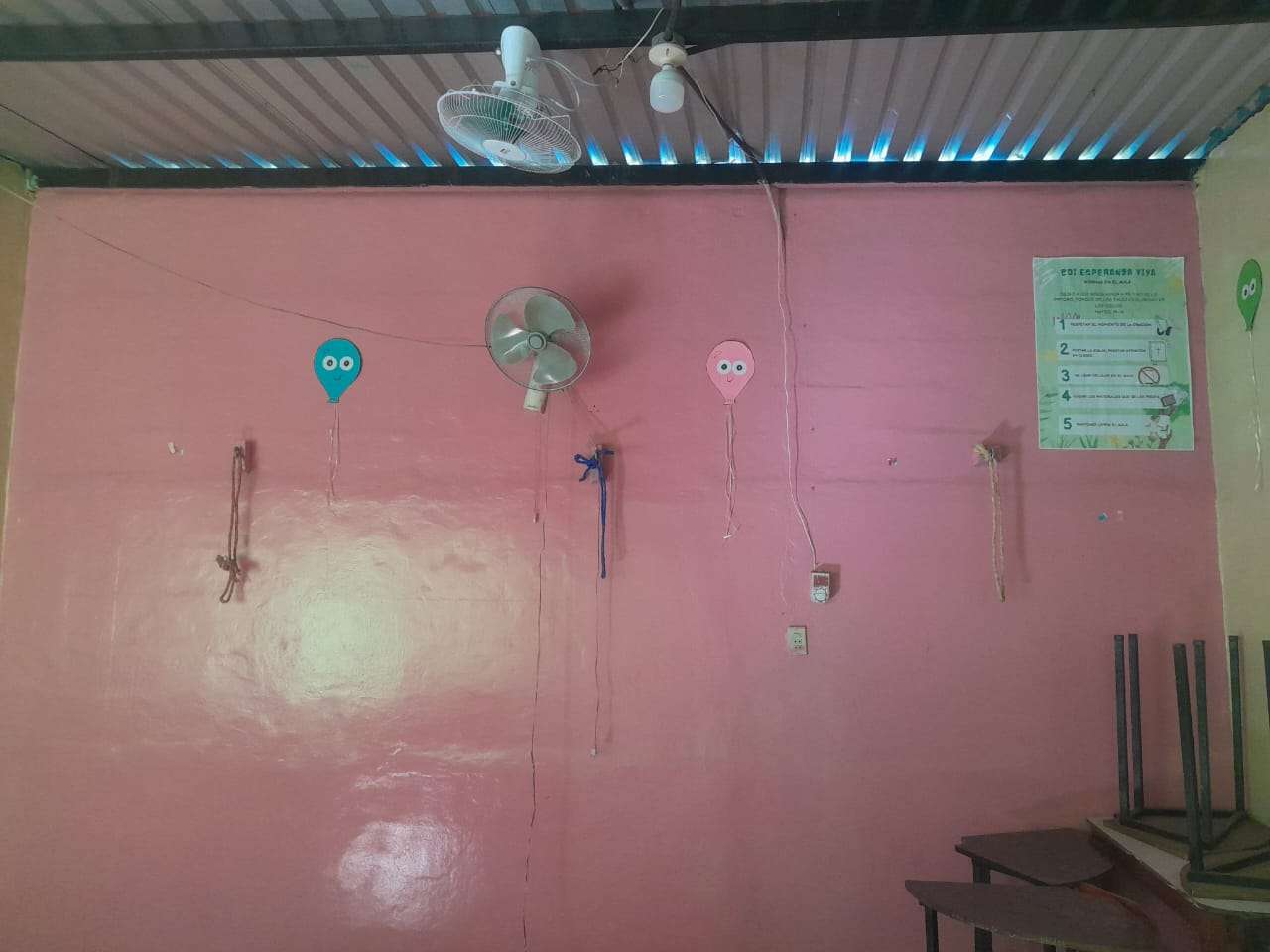 Roofs in poor condition with little ventilation