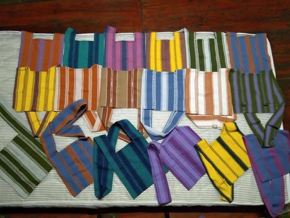 The bag uses naturally dyed cotton.