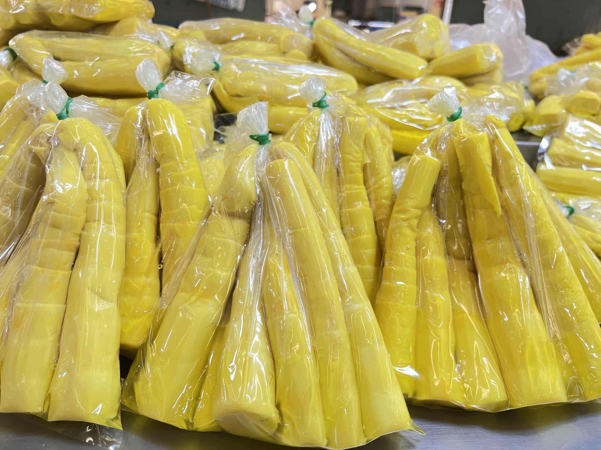 Boiled bamboo shoots that can be stored for later seasons without pickling