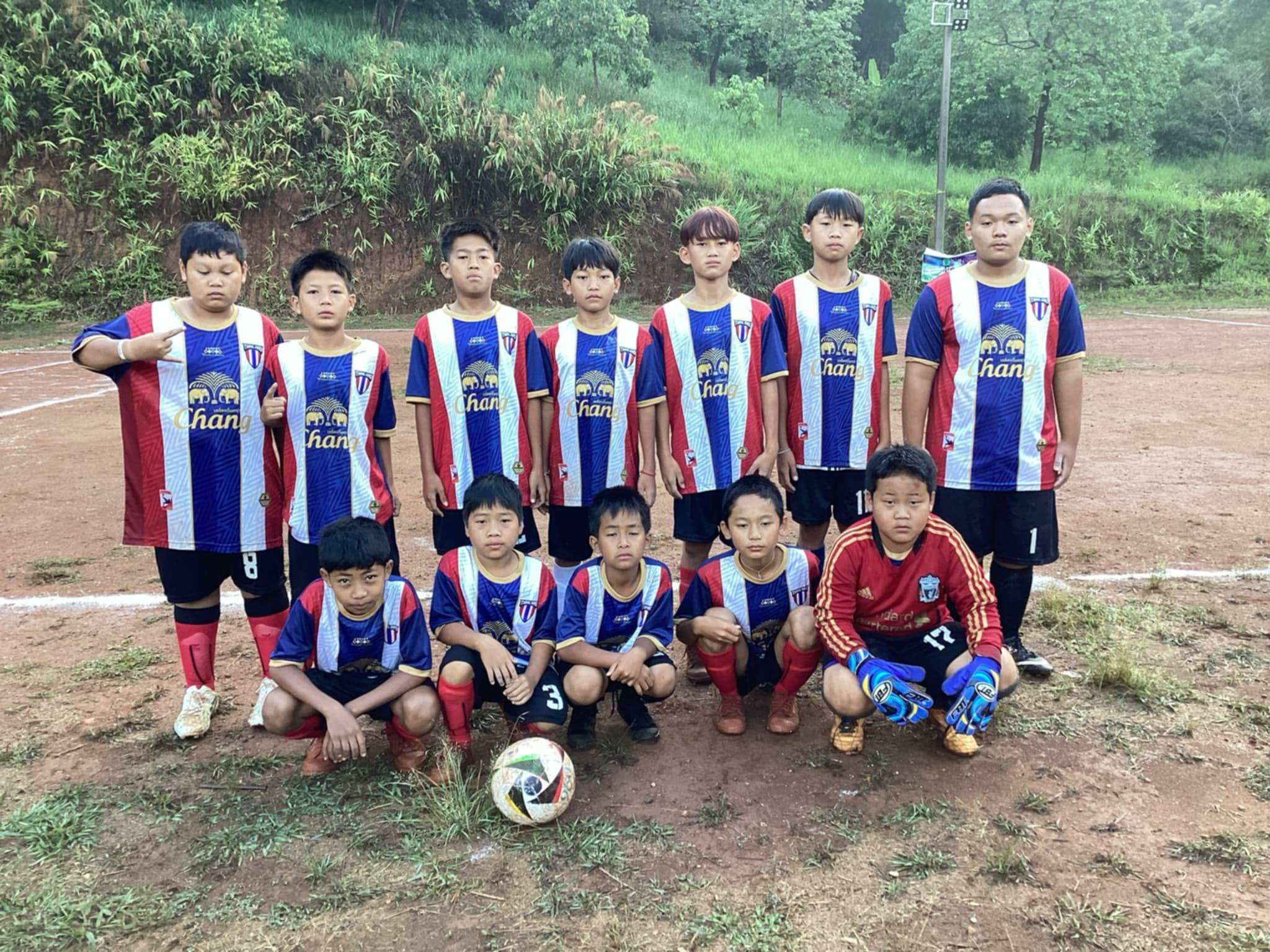 Take the children to participate in the competition.