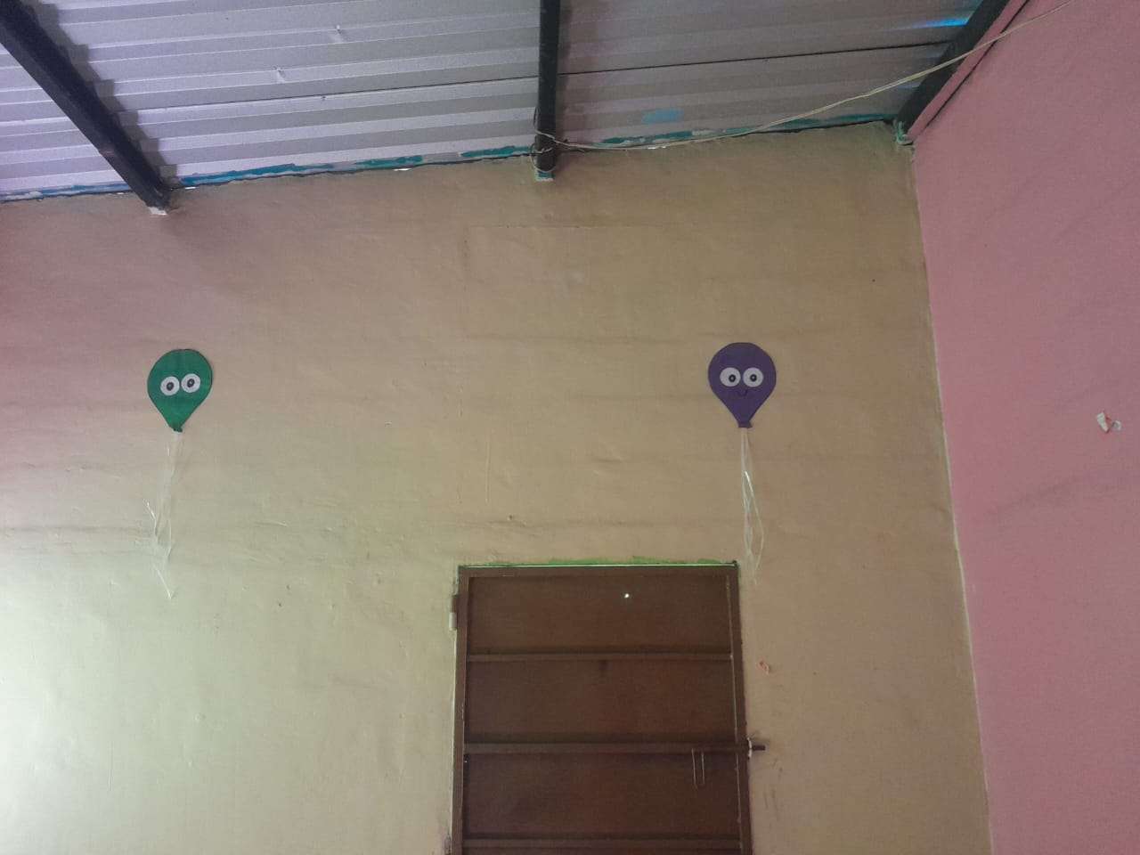 Roofs in poor condition with little ventilation