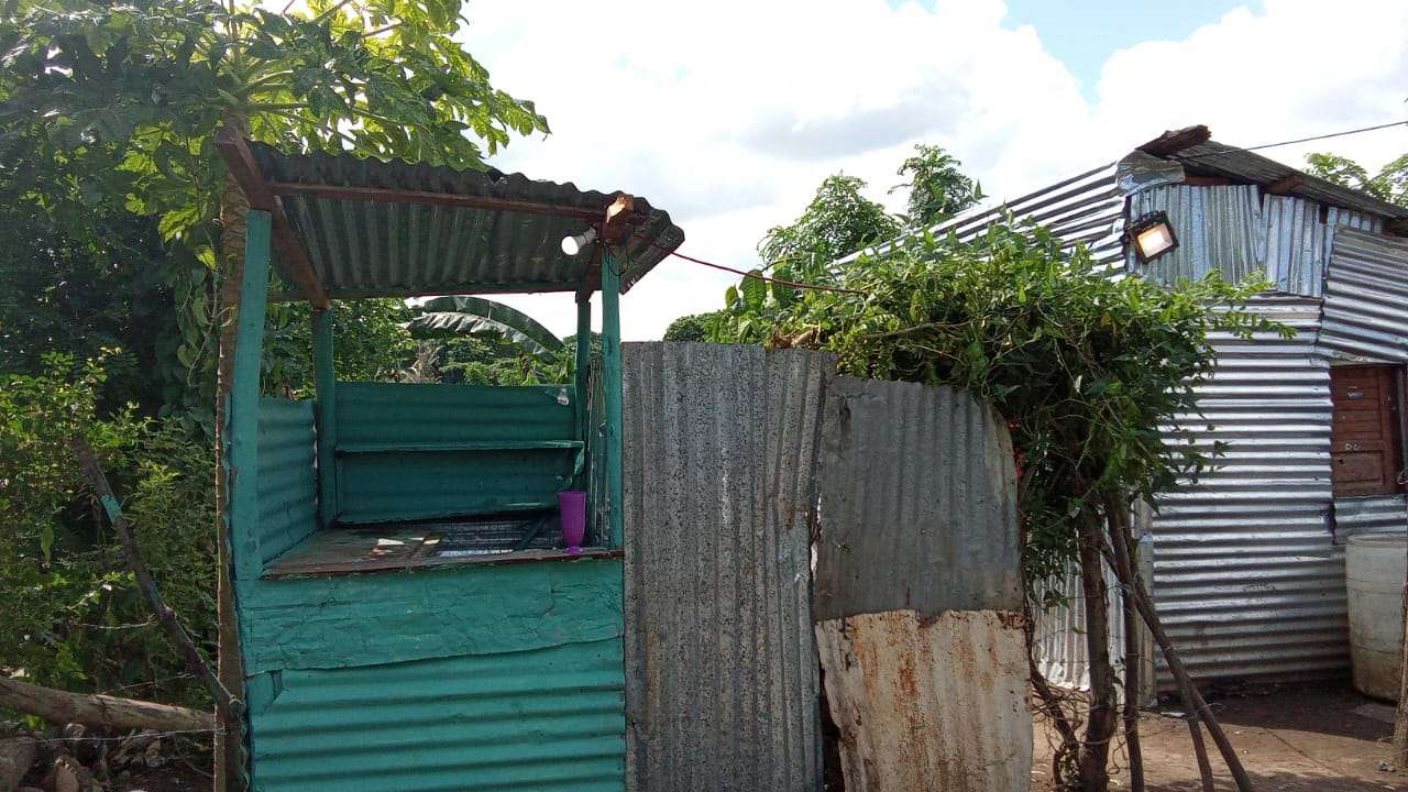 Food stand facade