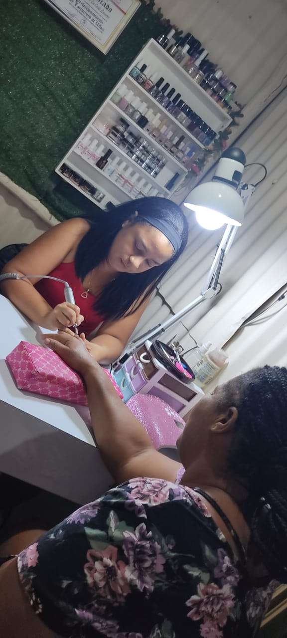 Acrylic nail salon, eyelash extensions and eyebrow tinting