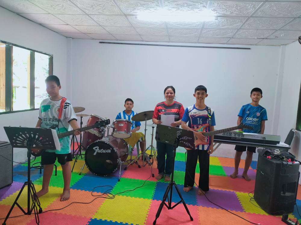 Raising young people to lead worship.