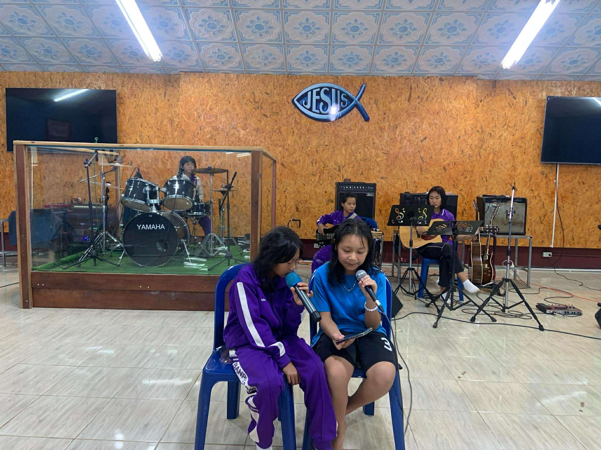Girl singing team