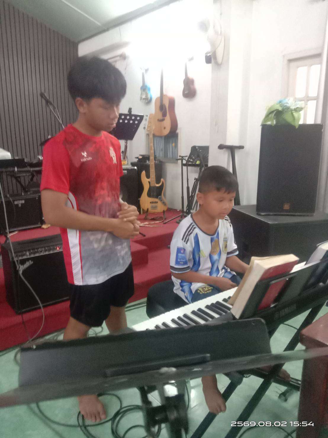 The child is learning to play the keyboard.