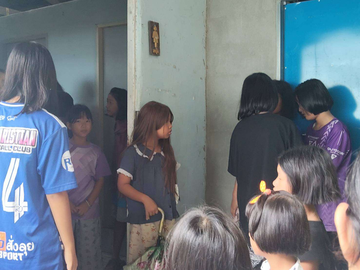 It was a crowded scene after the event ended, with people waiting to use the restroom.