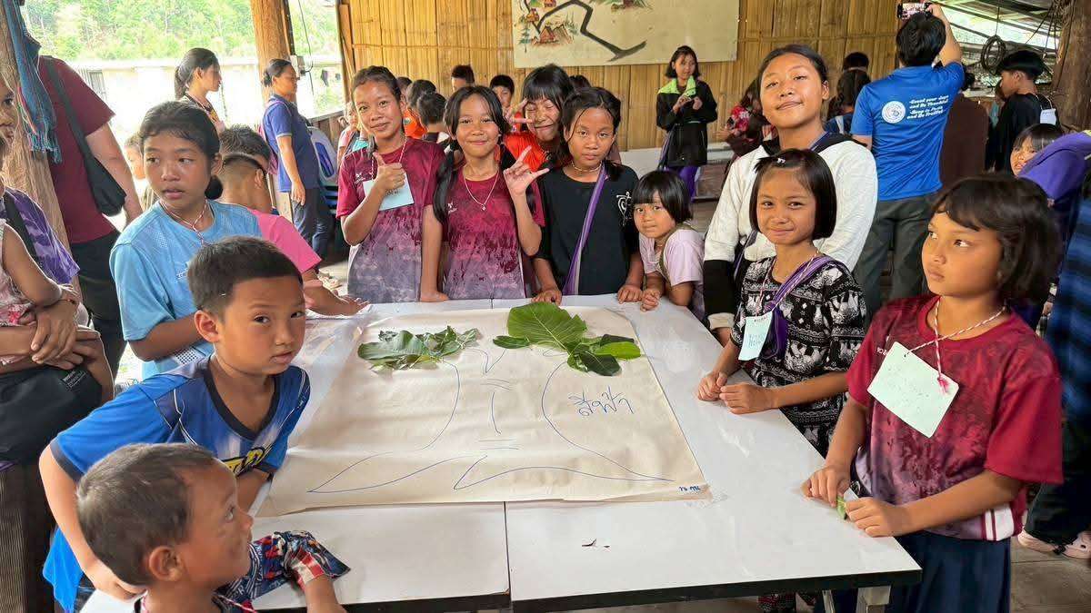 Children participating in activities in confined, inconvenient spaces, highlighting the need for a suitable and spacious environment to support their learning and play.