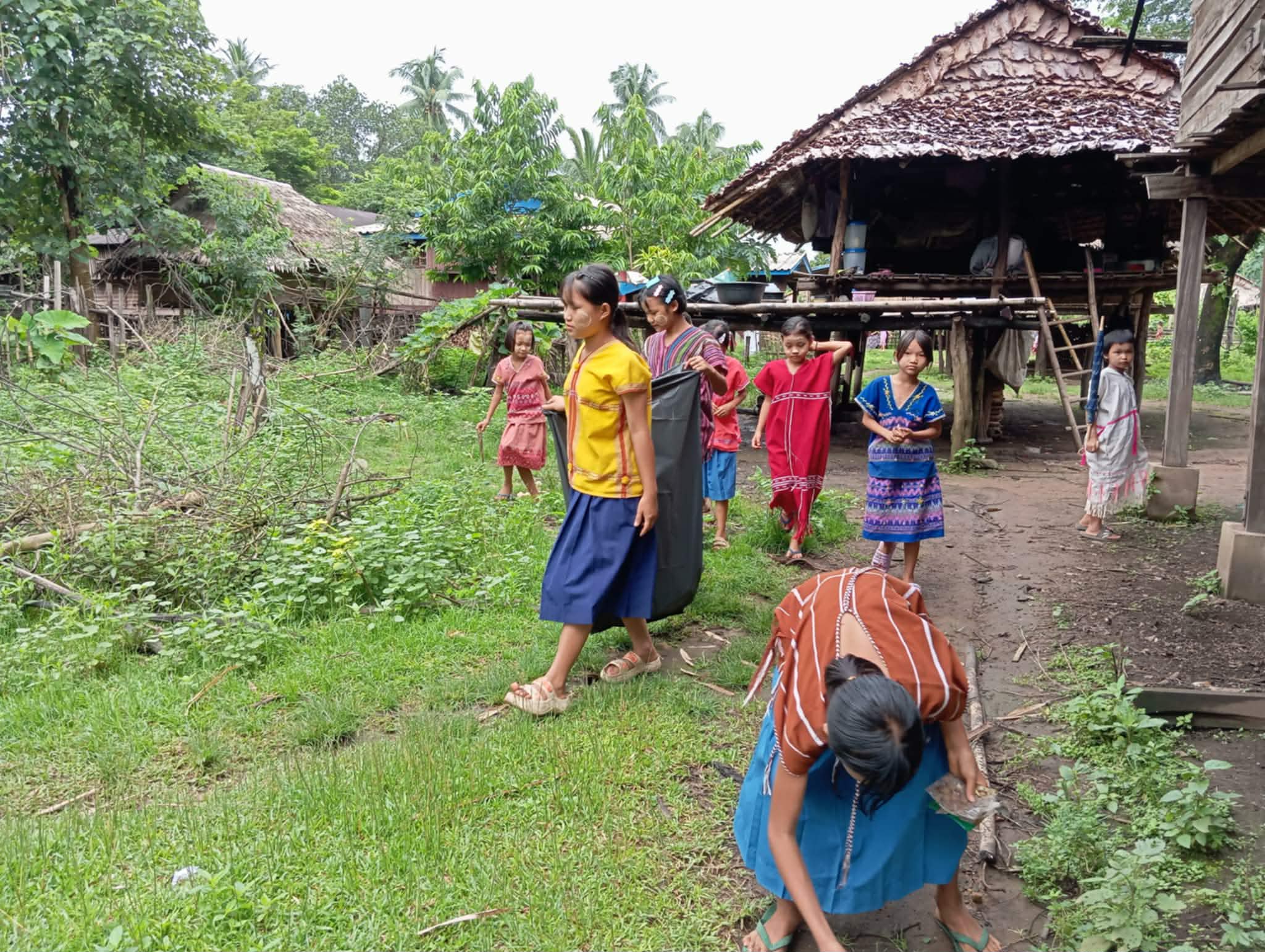 The children collect trash in the community to keep the village clean.