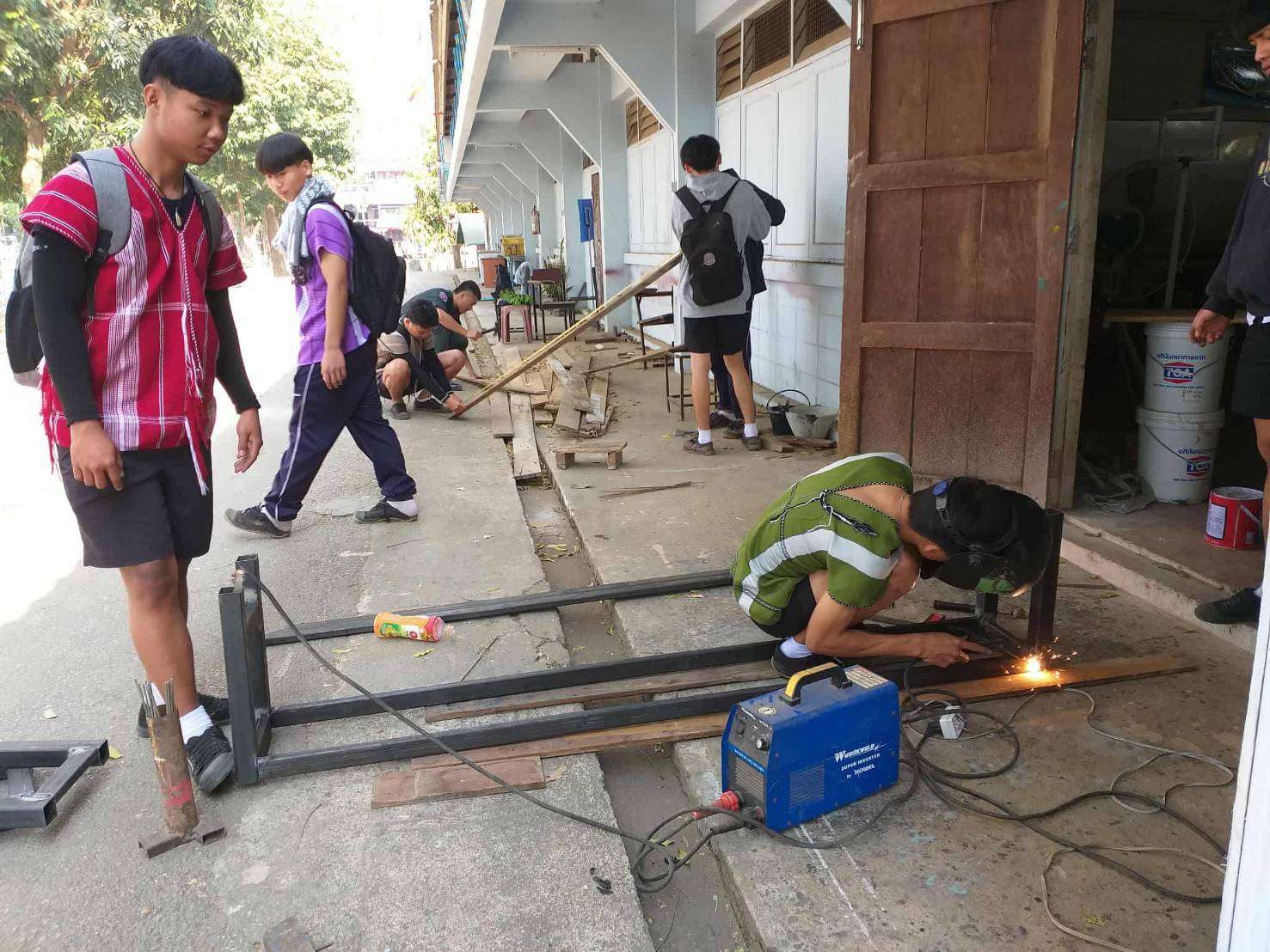 Collaborating with the local school to strengthen the project