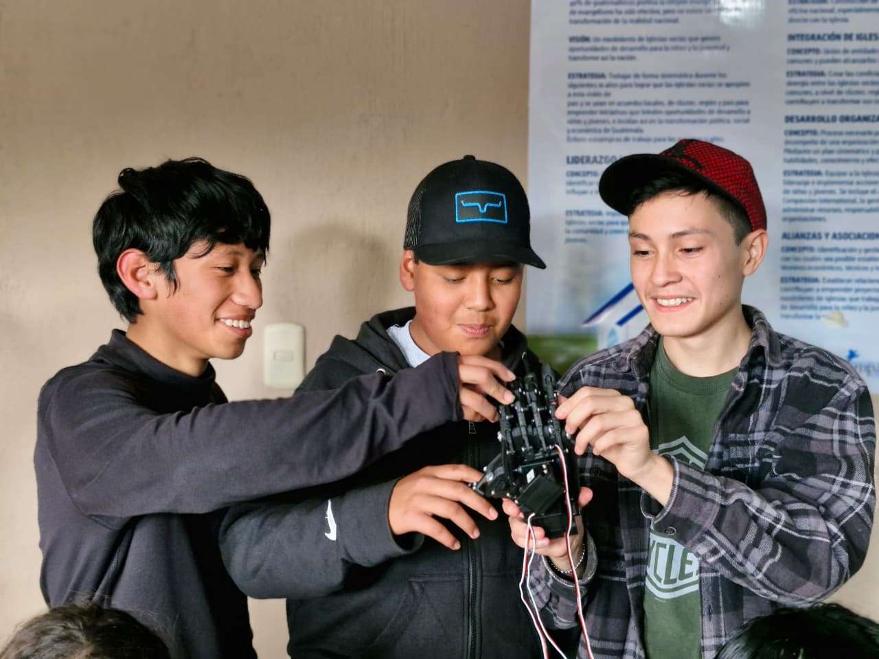 THE MOVEMENT OF THE PROSTHESIS FINGERS.