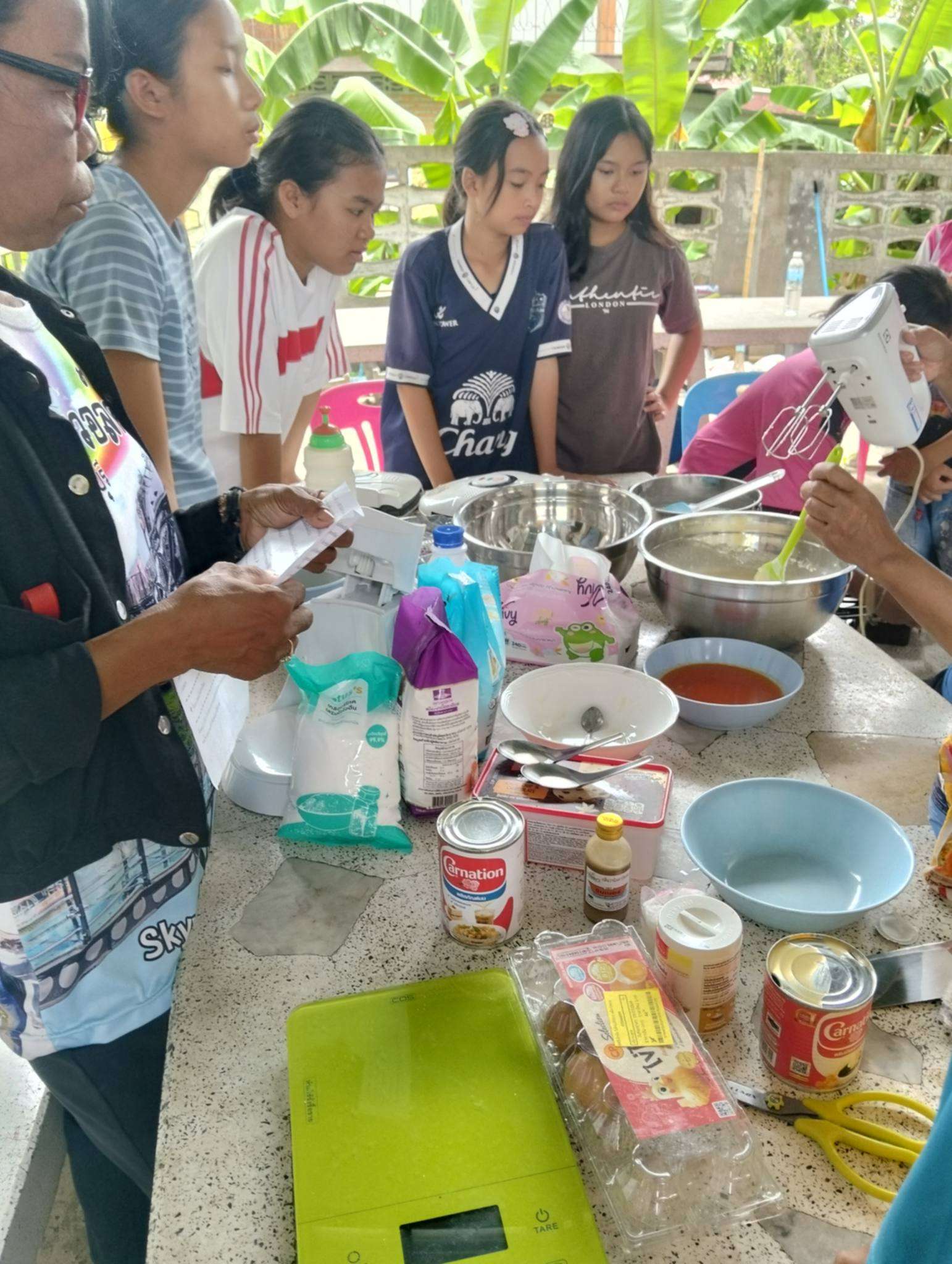The children helped prepare the ingredients.