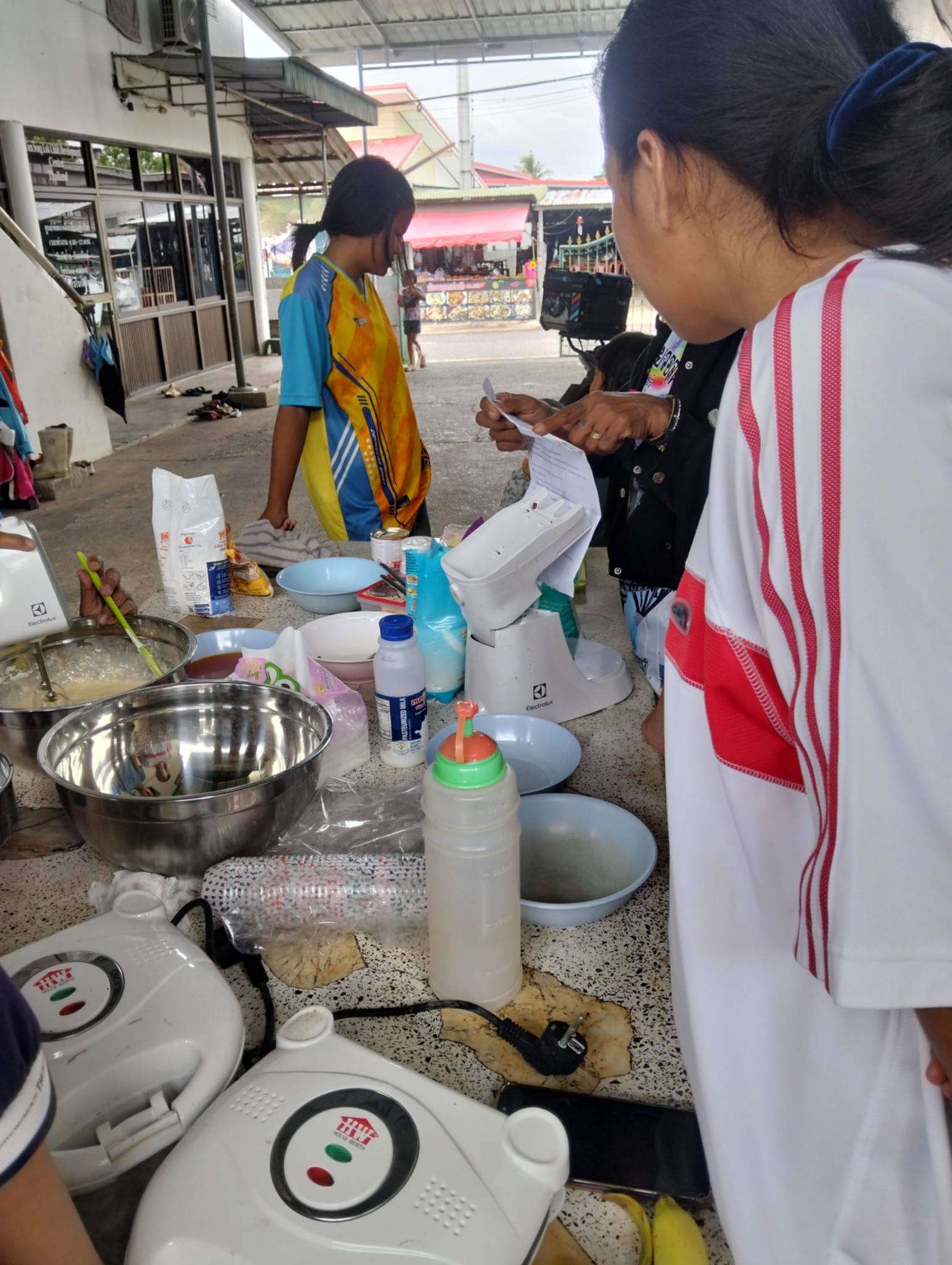 The children prepared the ingredients.