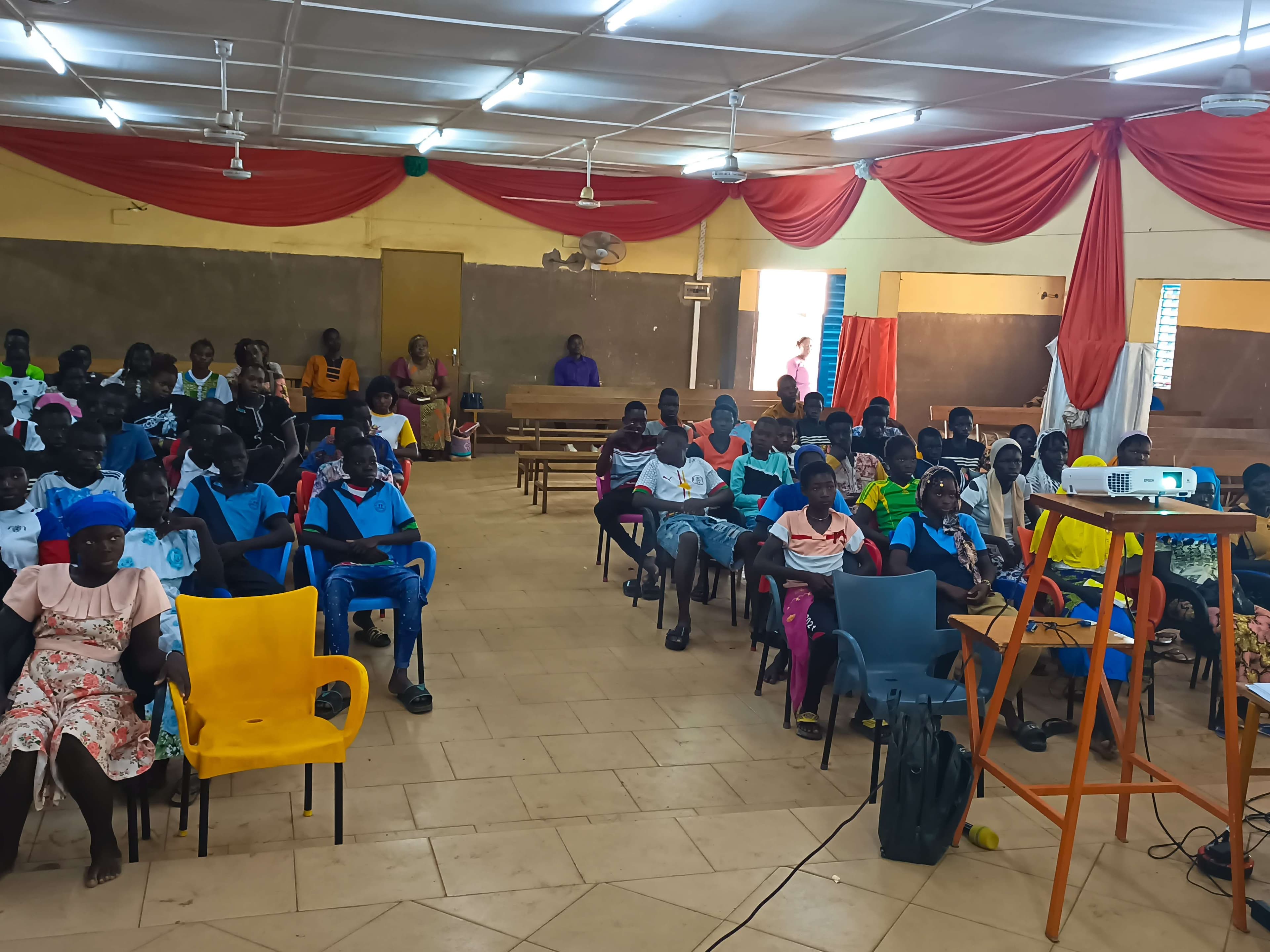 An exchange session with the young people of the center