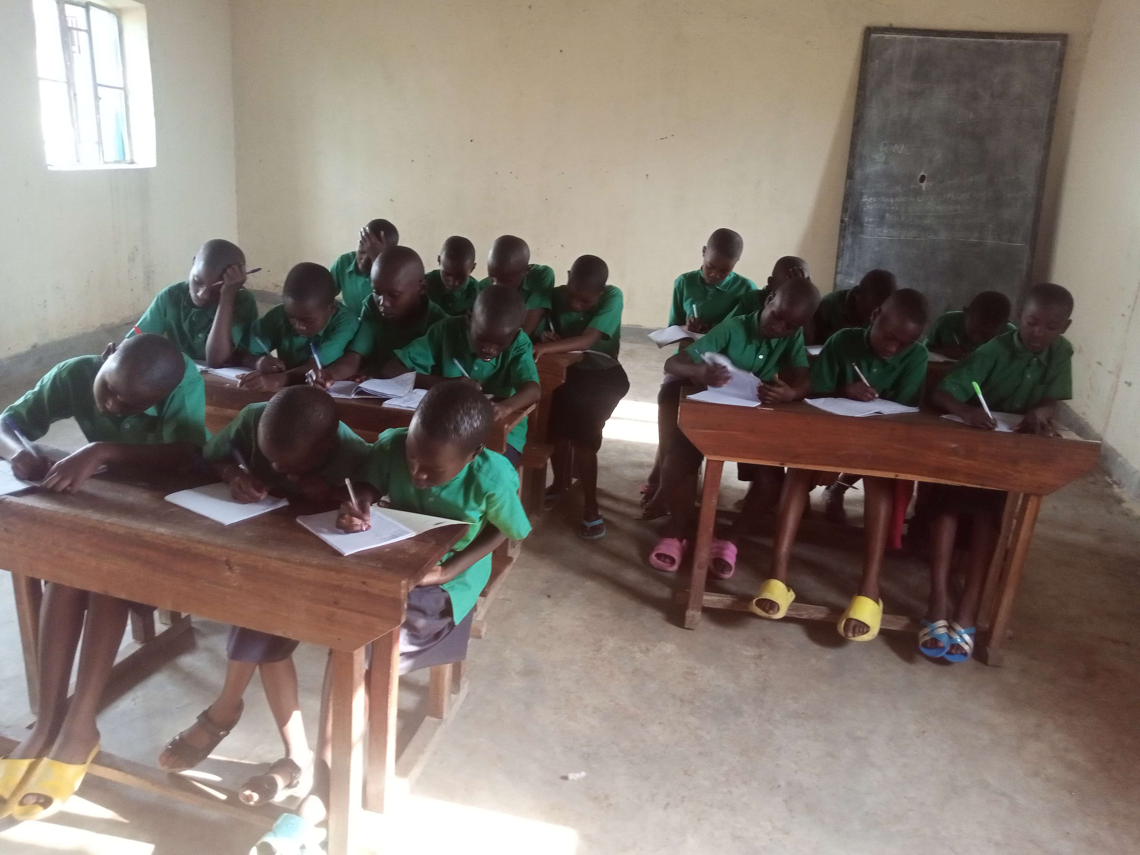 A classroom with 5 Desks was purchased by the pari