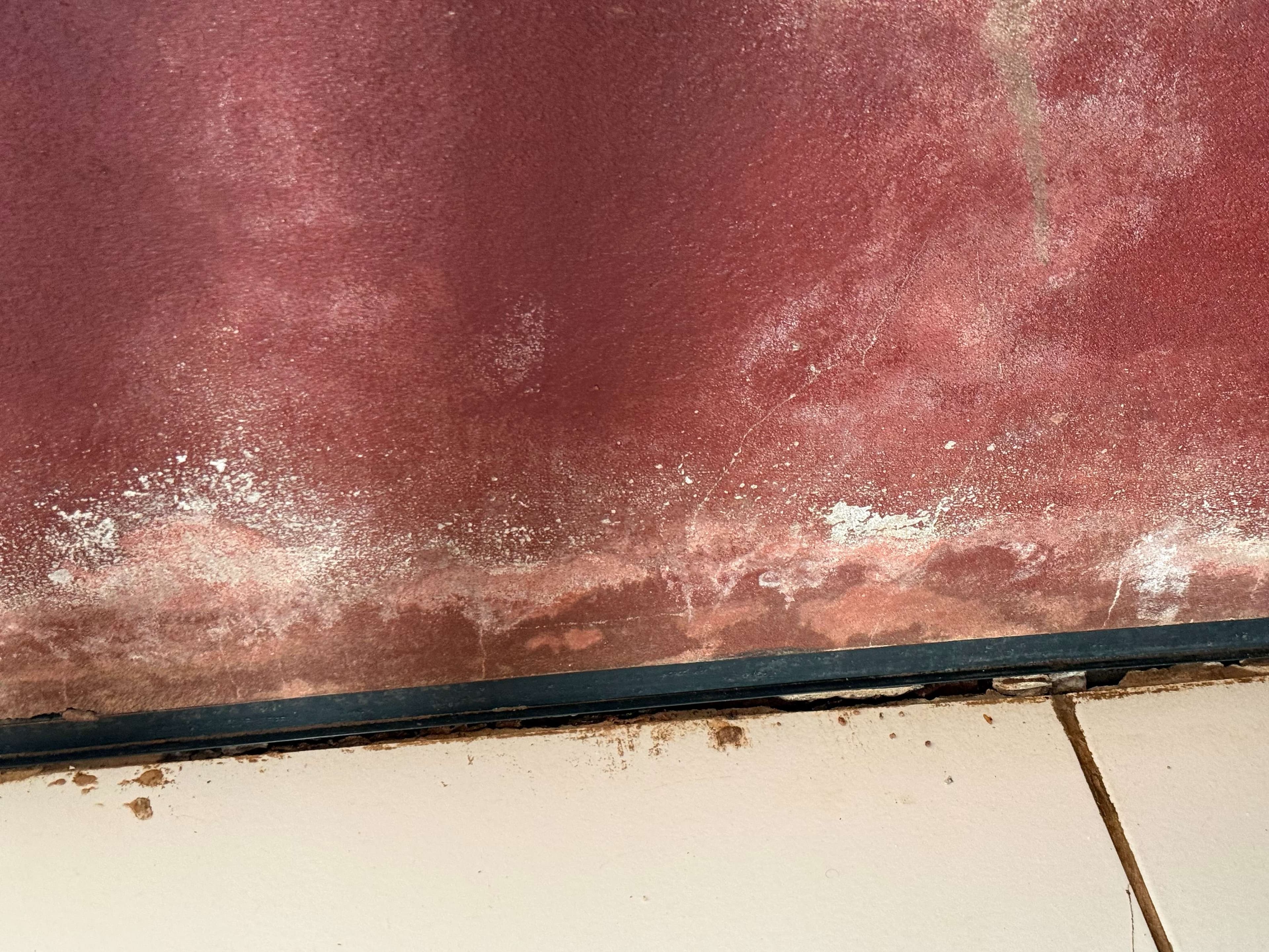 Wall with leaks and cracks.