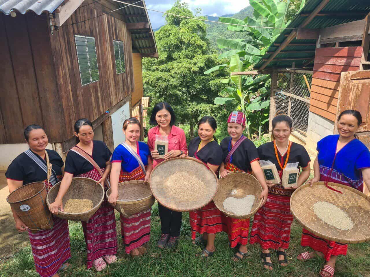The children's parents help each other to pick up the rice.