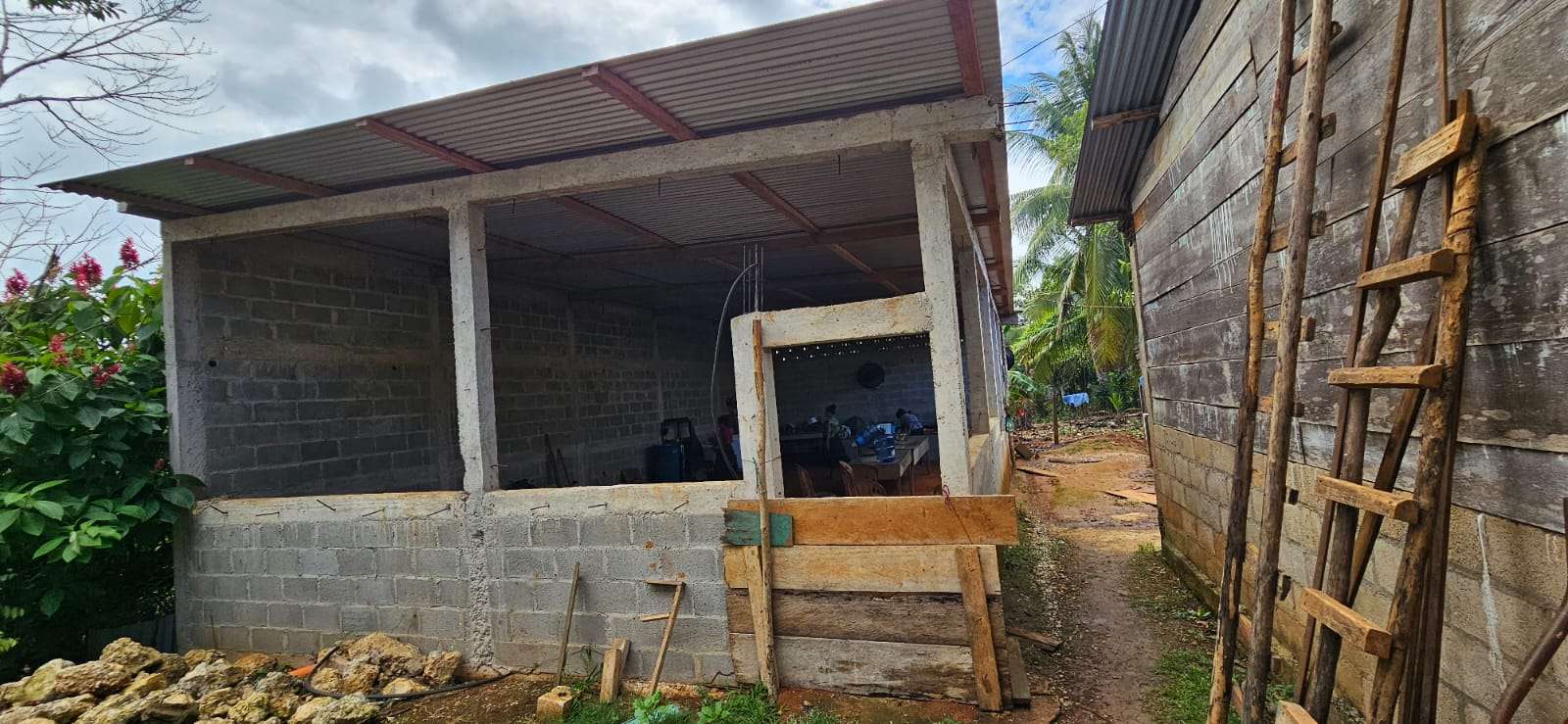 Lack of kitchen plaster