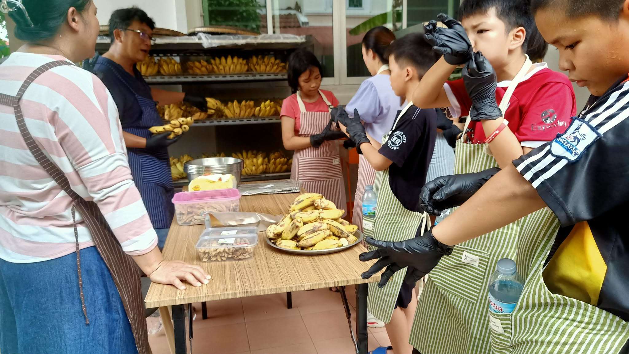 Select the bananas and prepare the equipment.